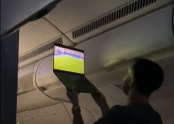 Un partido, una computadora y 187 pasajeros: así se vivió el Mundial en las alturas