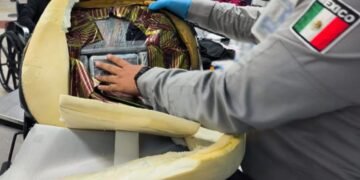 ¿Habrías imaginado dónde iba oculta? Decomisan 12 kilos de droga en el Aeropuerto de Cancún