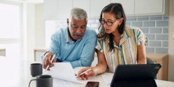 ¿La banca digital excluye a los adultos mayores? Condusef impulsa una atención más accesible