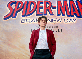 ¿Viste la bandera que levantaron Tom Holland y Zendaya en su gira por CDMX? Encendió las redes