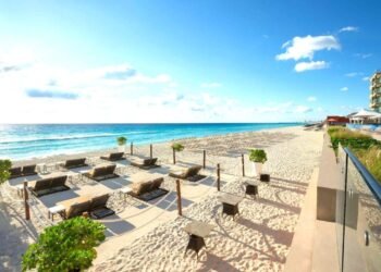 En plena temporada vacacional de verano el icónico Hard Rock Hotel cierra sus puertas