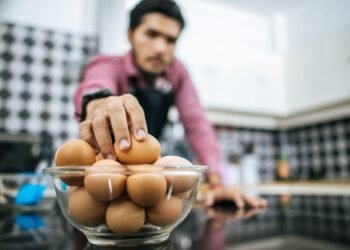La FDA lanza alerta por millones de huevos potencialmente contaminados. Esto detectó