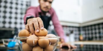 La FDA lanza alerta por millones de huevos potencialmente contaminados. Esto detectó