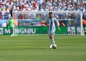 Lejos de los reflectores: Messi aterriza en Argentina para reencontrarse con su familia