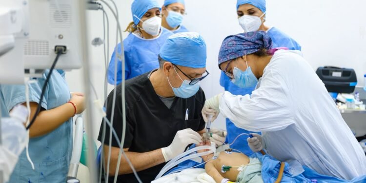 ¿Imaginas volver a sonreír? Así ayudaron a 18 pacientes en el Hospital Jesús Kumate