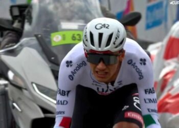 ¡Arranque perfecto! Isaac del Toro conquista la primera prueba del Tour de Alemania 2026