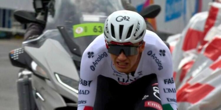 ¡Arranque perfecto! Isaac del Toro conquista la primera prueba del Tour de Alemania 2026