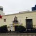 México recupera su representación diplomática en Perú; su bandera vuelve a la embajada