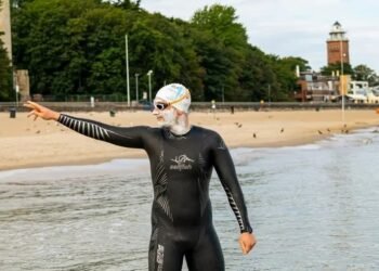 ¡Contra todo pronóstico! Bartłomiej Kubkowski nada 160 kilómetros y conquista el mar Báltico