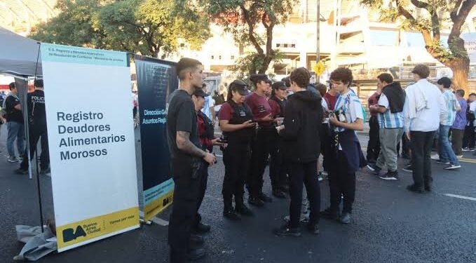 Argentina marca fuera de lugar a deudores alimentarios: no entran al estadio