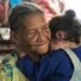 Criaron a sus hijos y ahora cuidan a sus nietos: la deuda que se tiene con los abuelos