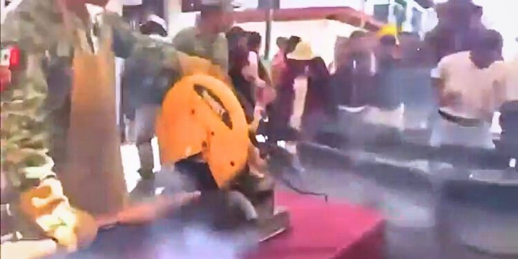 Arma hechiza se dispara durante jornada de desarme en Tzintzuntzan; reportan cuatro heridos