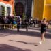 Video capta cuando taclean a corredor de la tercera edad en Huamantla; esta fue la respuesta de los organizadores