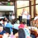 Rafa Marín conversa con pescadores y cooperativistas de Puerto Juárez en asamblea informativa