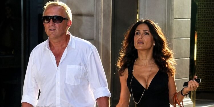 ¿Se convierte en abuela? Salma Hayek aparece con el nuevo integrante de la familia Pinault
