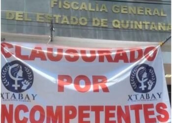 “Somos víctimas que queremos justicia”: colectivo Xtabay bloquea un carril frente a la Fiscalía