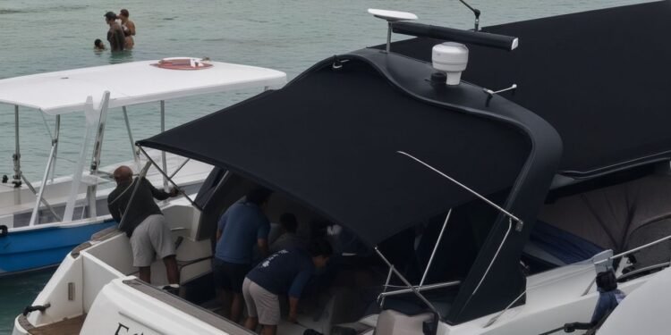 Movilización en Playa Langosta por embarcación parcialmente hundida