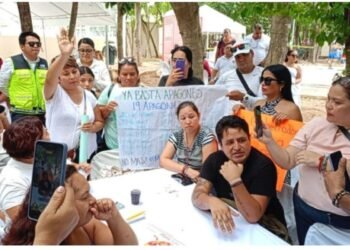 Vecinos llevan protesta por apagones hasta “La Voz del Pueblo”; CFE admite que la solución tardará meses