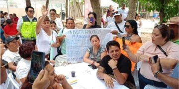 Vecinos llevan protesta por apagones hasta “La Voz del Pueblo”; CFE admite que la solución tardará meses