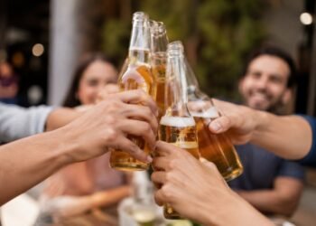 ¡México brinda en grande! Cerveza nacional conquista 98 países y deja ventas por 6,480 mdd