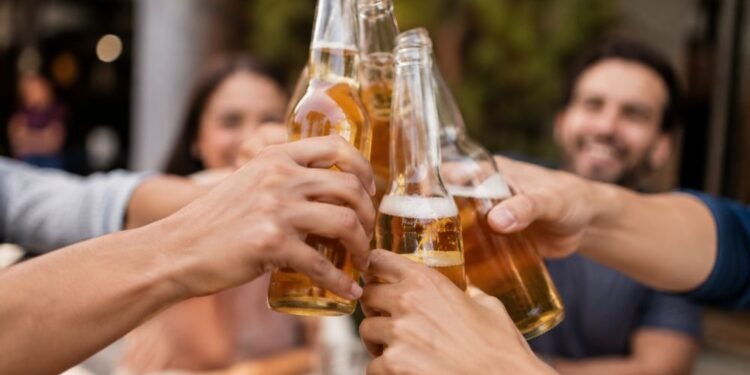 ¡México brinda en grande! Cerveza nacional conquista 98 países y deja ventas por 6,480 mdd