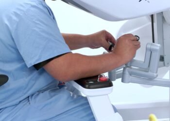 ¿Te imaginas ser operado por un médico a 440 kilómetros? Panamá lo hizo posible