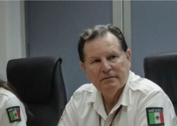 ¡Se acabó el negocio! Echan a delegado de Migración por presunta red de papeles falsos