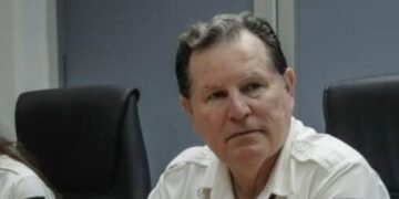 ¡Se acabó el negocio! Echan a delegado de Migración por presunta red de papeles falsos