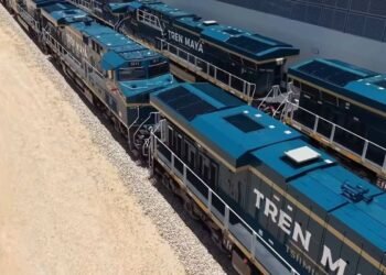 ¡A toda máquina! Llegan las primeras 12 locomotoras de carga del Tren Maya