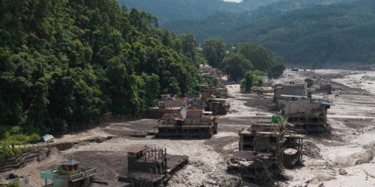 Avalancha, lodo y muerte: Nepal supera los 600 fallecidos tras la catástrofe
