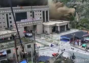 ¡Horror en Nepal! Riada mortal arrasa pueblos y deja más de 400 desaparecidos