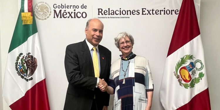 Perú pide a México abrir la puerta al turismo: busca eliminar la visa