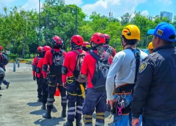 ¿Por qué Colombia no quiere más rescatistas? ‘Los Topos’ esperan autorización tras el sismo