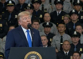 Trump vuelve a poner a Ormuz en la mira; dice que podría declararlo territorio de EU