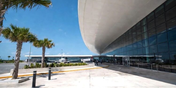 Aeropuerto de Tulum, contagiado por la mala racha del destino turístico, se queda casi sin pasajeros