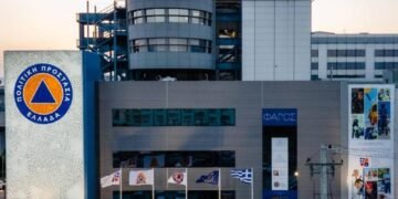 Choque de helicópteros sacude a Grecia en medio de la peor batalla contra los incendios