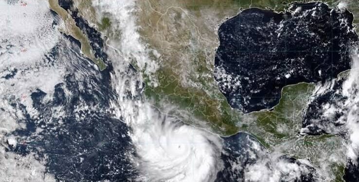 ¿Polo perdió fuerza? Baja de categoría, pero mantiene su intensidad frente al Pacífico
