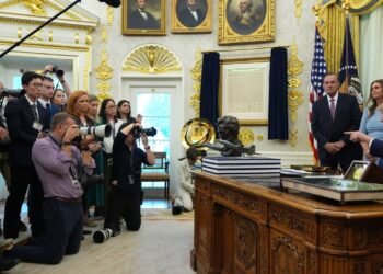 Revés para Trump: CNN, MS NOW y Politico regresan a la Casa Blanca por orden judicial