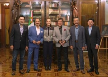 Los Tigres del Norte visitan Palacio Nacional; Sheinbaum celebra sus éxitos