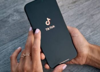 TikTok conecta a mujeres mexicanas en riesgo de violencia con ayuda disponible las 24 horas