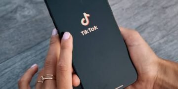 TikTok conecta a mujeres mexicanas en riesgo de violencia con ayuda disponible las 24 horas
