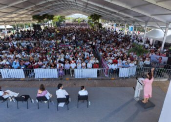 Sheinbaum rinde cuentas en Cancún: anuncia más vivienda, hospitales y apoyos sociales
