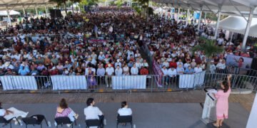 Sheinbaum rinde cuentas en Cancún: anuncia más vivienda, hospitales y apoyos sociales