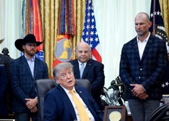 ¿Podrán los ganaderos matar lobos? Trump ordena revisar la protección de dos especies
