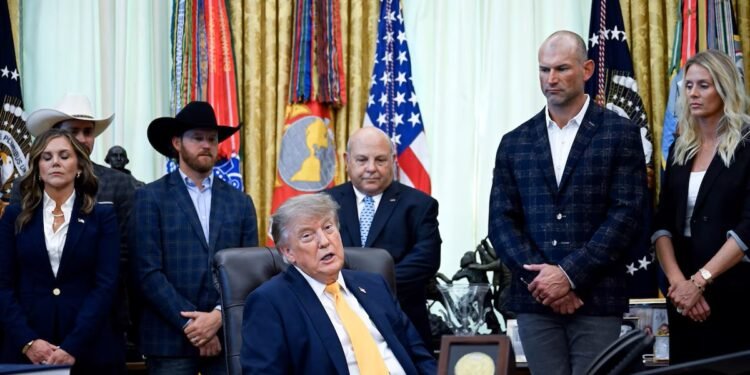 ¿Podrán los ganaderos matar lobos? Trump ordena revisar la protección de dos especies