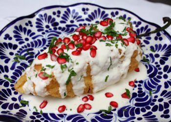 La receta del chile en nogada está amenazada, un ingrediente esencial puede desaparecer