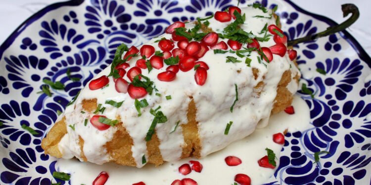 La receta del chile en nogada está amenazada, un ingrediente esencial puede desaparecer