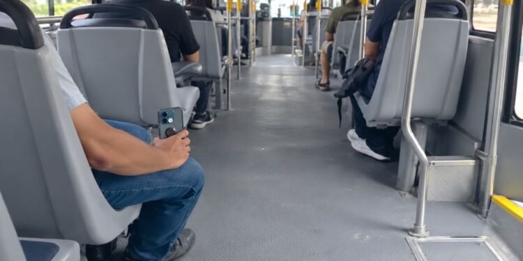 ¡Ojo en la Ruta 17! Madre denuncia a sujeto que grababa a su hija en el camión