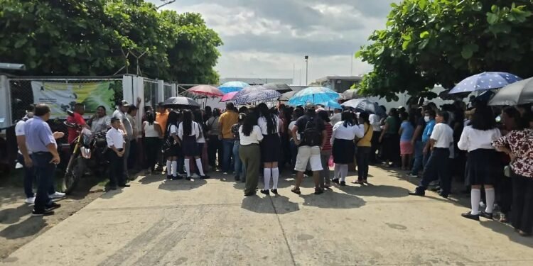 De la inauguración a los bloqueos: crece rechazo a fábrica de moscas en Chiapas