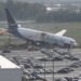 Avión de carga de Amazon rebasa pista en Miami, impacta vehículos y deja al menos cinco muertos